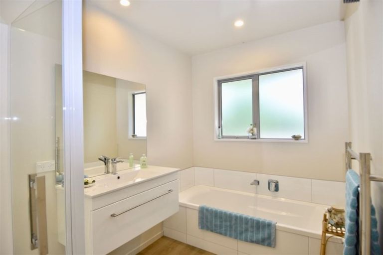 Photo of property in 89a Wairakei Road, Bryndwr, Christchurch, 8053