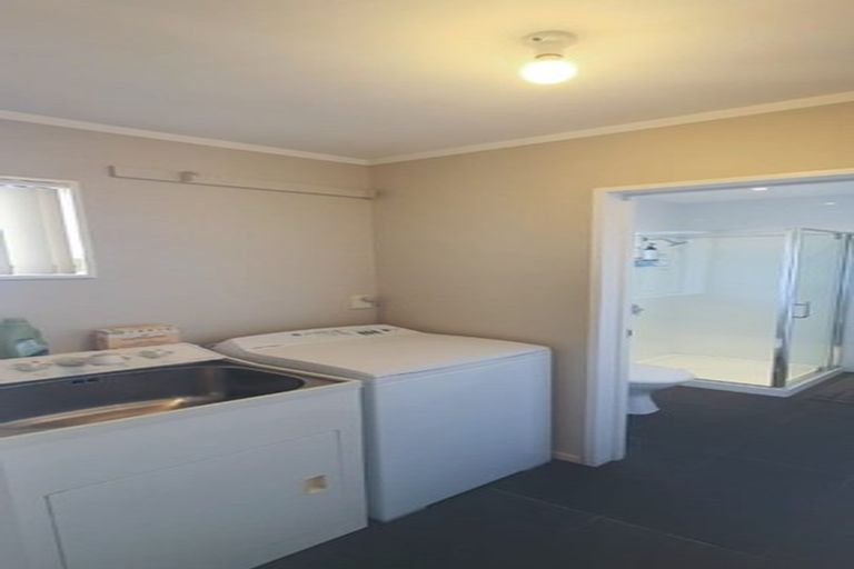 Photo of property in 43a Central Park Drive, Te Atatu South, Auckland, 0610