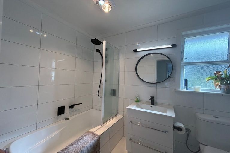 Photo of property in 29 Tirowhanga Road, Paremata, Porirua, 5024