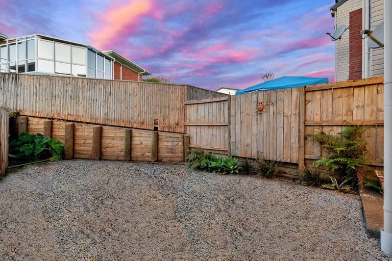 Photo of property in 35 Barnea Circle, Glen Eden, Auckland, 0602