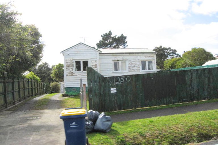 Photo of property in 9 Mcentee Road, Waitakere, Auckland, 0816