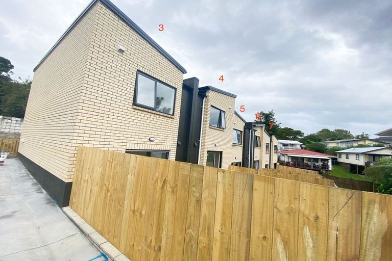 Photo of property in 1/20 Peach Road, Glenfield, Auckland, 0629