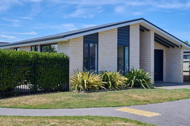 Photo of property in 39 Bradwell Crescent, Halswell, Christchurch, 8025