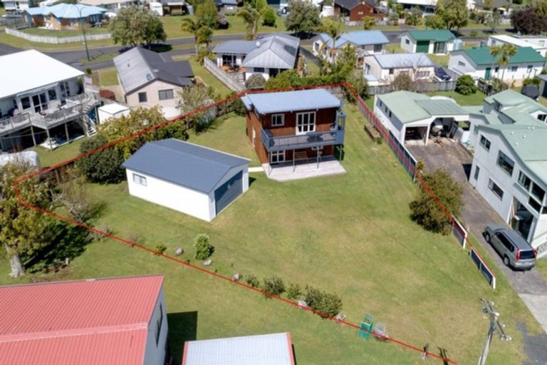 Photo of property in 15 Hicks Place, Cooks Beach, Whitianga, 3591