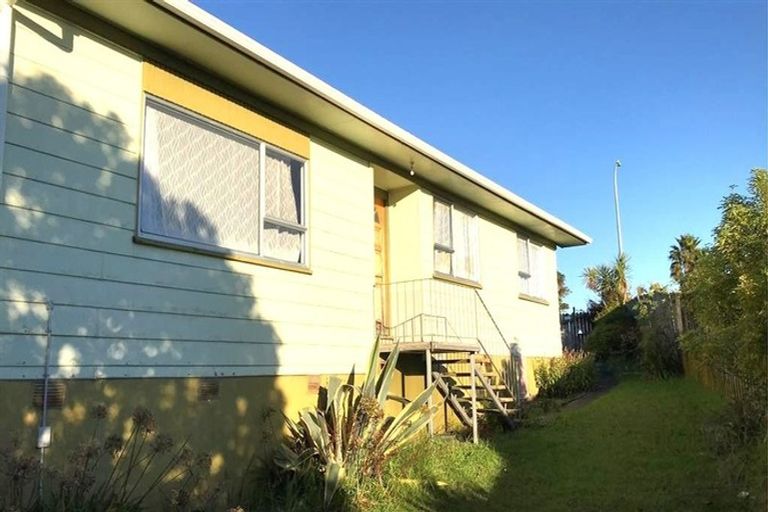 Photo of property in 15 Balwyn Place, Clendon Park, Auckland, 2103