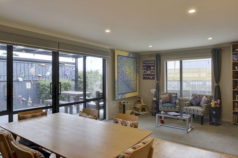 Photo of property in 2 Devon Lane, Carterton, 5713