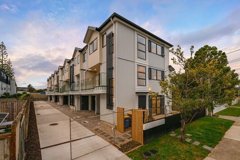 Photo of property in 5/17 Kingdale Road, Henderson, Auckland, 0610