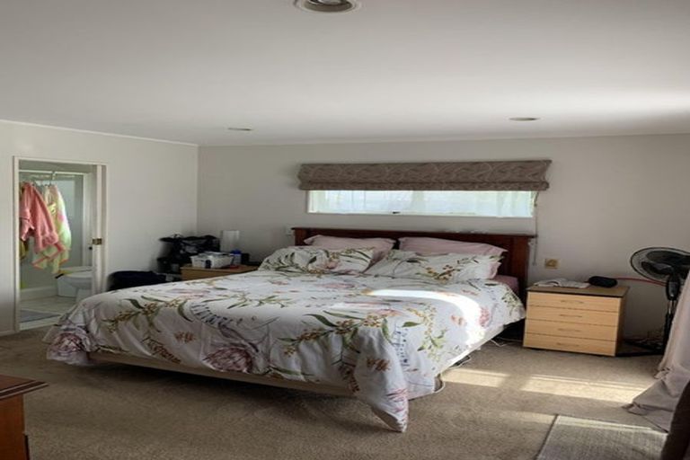 Photo of property in 16 Arrathorne Place, Northpark, Auckland, 2013