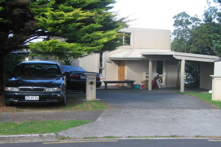 Photo of property in 2/5 Tahinga Street, Northcote, Auckland, 0627