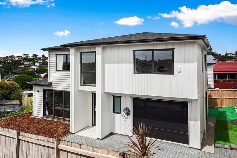 Photo of property in 25a Athena Drive, Totara Vale, Auckland, 0629