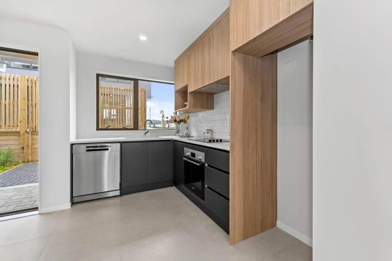 Photo of property in 9/267 Great North Road, Henderson, Auckland, 0612