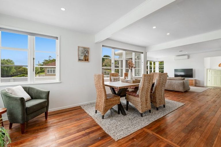 Photo of property in 10 St James Avenue, Helensville, 0800