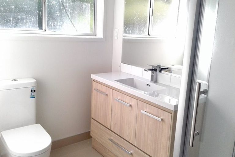 Photo of property in 2/14 Heron Place, Pakuranga Heights, Auckland, 2010