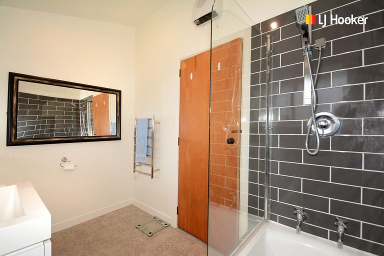 Photo of property in 24 Lock Street, Saint Clair, Dunedin, 9012