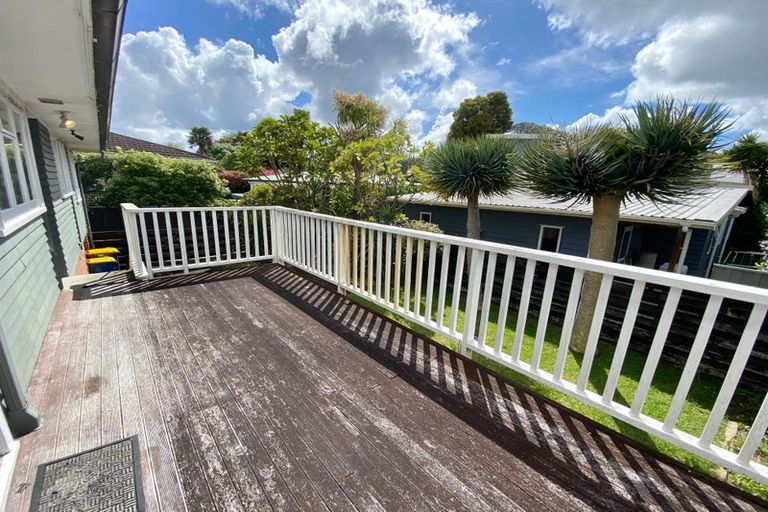 Photo of property in 13 Graham Avenue, Te Atatu Peninsula, Auckland, 0610