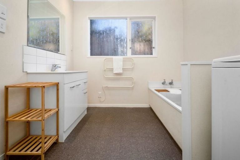 Photo of property in 14a Zande Terrace, Tawa, Wellington, 5028