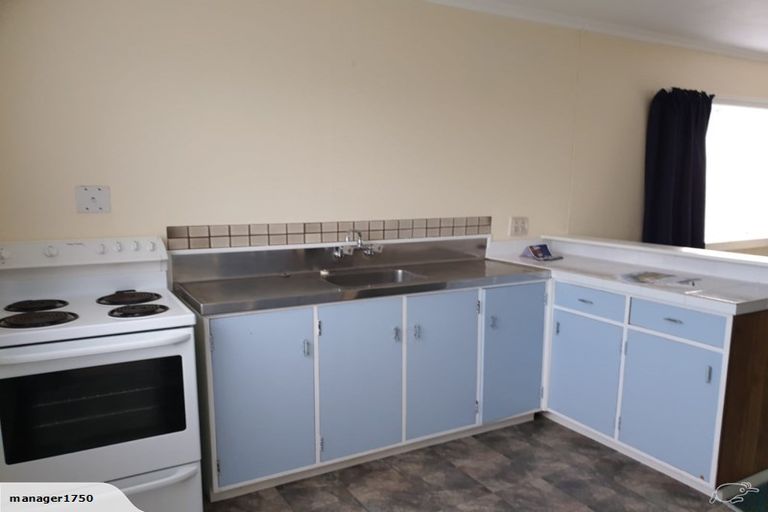 Photo of property in 120 Cornfoot Street, Castlecliff, Whanganui, 4501