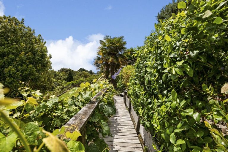 Photo of property in 203 Heta Road, Merrilands, New Plymouth, 4312