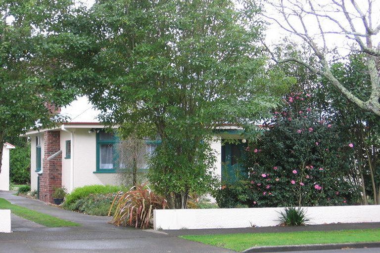 Photo of property in 31 Pahiatua Street, Hokowhitu, Palmerston North, 4410