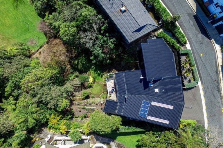 Photo of property in 16 Ridge Lane, New Plymouth, 4310