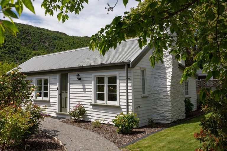 Photo of property in 17 Merioneth Street, Arrowtown, 9302