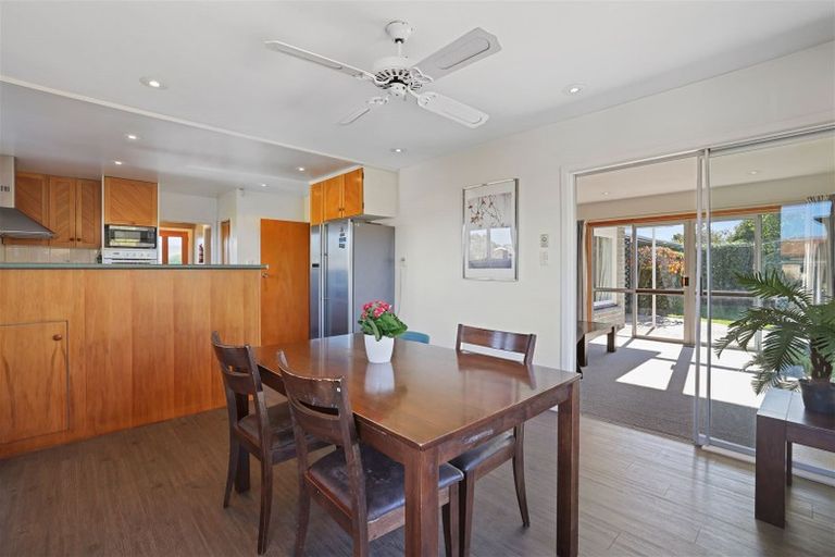 Photo of property in 16 Rosedale Place, Avonhead, Christchurch, 8042