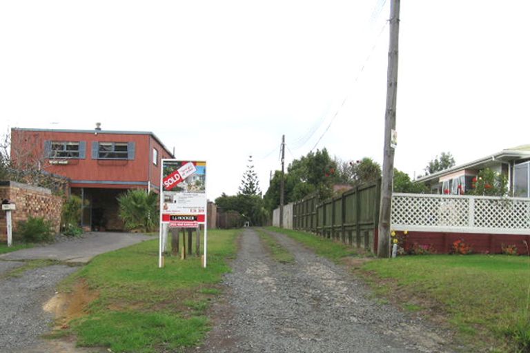 Photo of property in 2/165a Colwill Road, Massey, Auckland, 0614