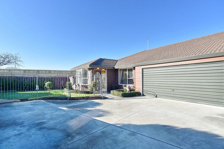 Photo of property in 2/19 Mulberry Place, Redwood, Christchurch, 8051