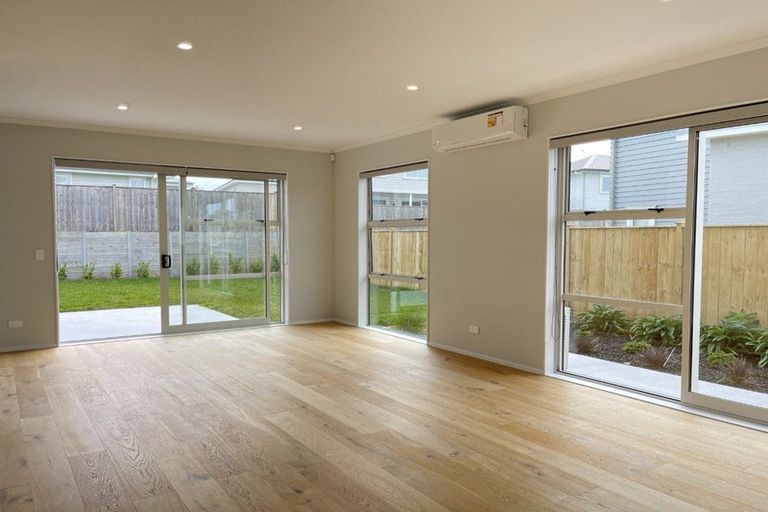 Photo of property in 20 Onekura Street, Red Beach, 0932