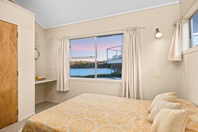 Photo of property in 16 Dalton Road, Snells Beach, 0920