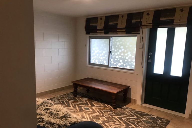 Photo of property in 2/22 School Road, Te Atatu South, Auckland, 0610