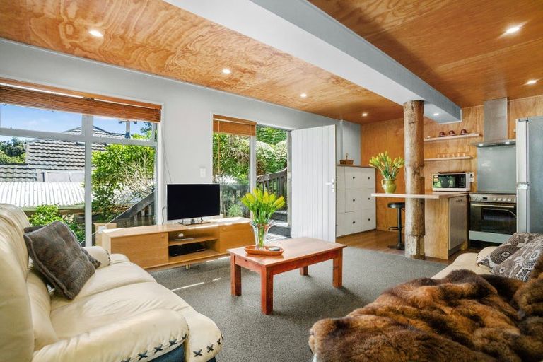 Photo of property in 3a Whiorau Grove, Lowry Bay, Lower Hutt, 5013