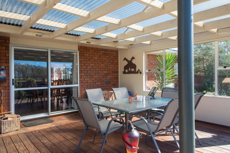 Photo of property in 10 Eyre Road, Linton, Palmerston North, 4472