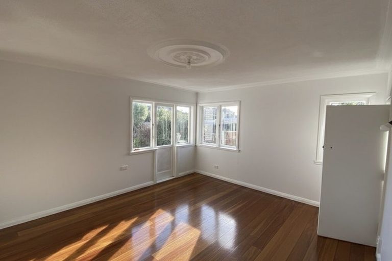 Photo of property in 22 Moana Road, Paraparaumu, 5032