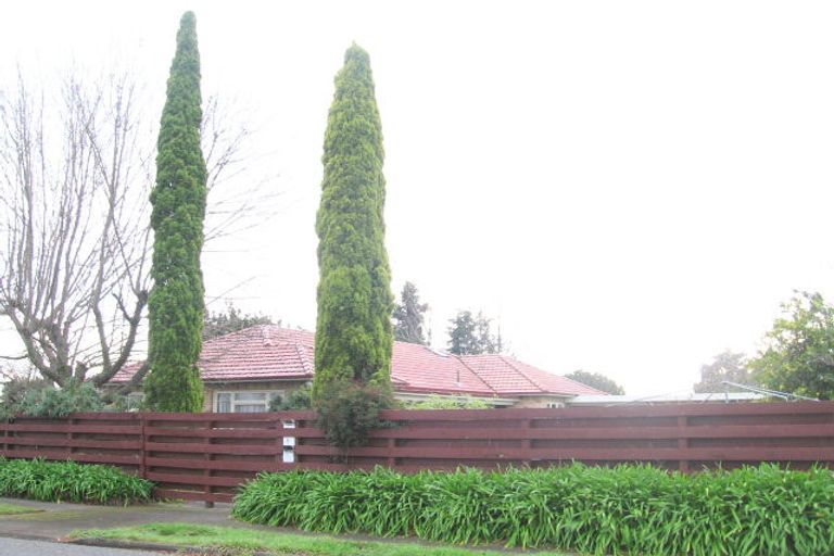 Photo of property in 2 Corwen Place, Mayfair, Hastings, 4122