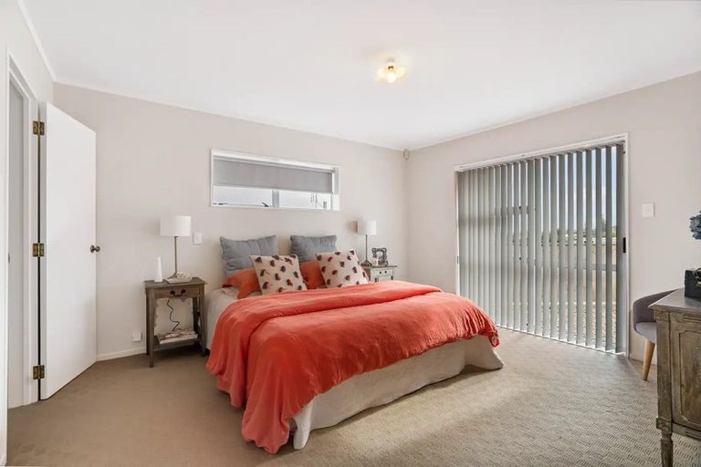 Photo of property in 18 Miramar Place, Pakuranga, Auckland, 2010