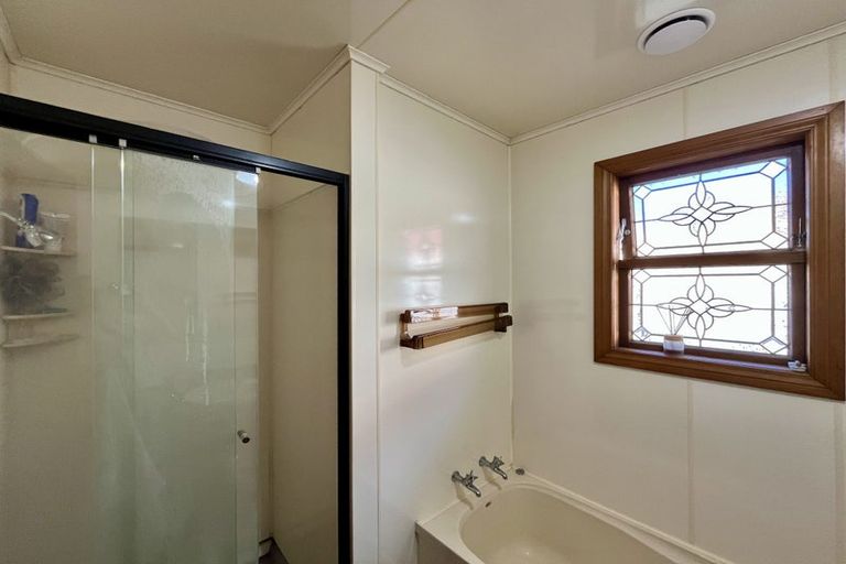 Photo of property in 28 Batchelor Street, Newlands, Wellington, 6037