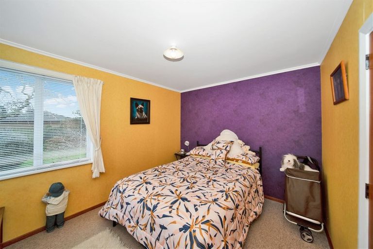 Photo of property in 10 Robbins Crescent, Hawera, 4610