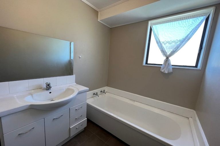 Photo of property in 4/1 Rebecca Rise, Weymouth, Auckland, 2103
