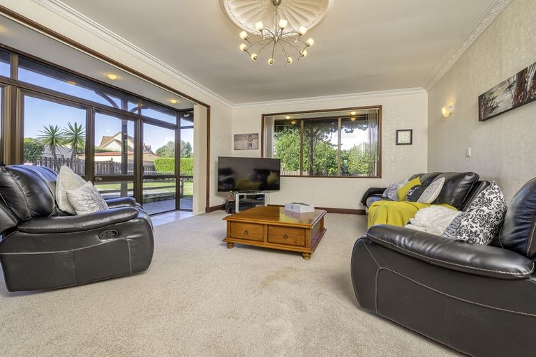 Photo of property in 71 St Annes Crescent, Wattle Downs, Auckland, 2103