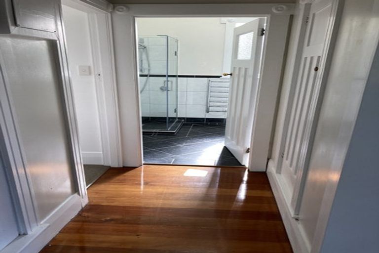 Photo of property in 1/46 Old Lake Road, Narrow Neck, Auckland, 0624
