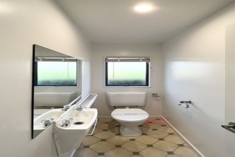 Photo of property in 10 Parkside Road, West Harbour, Auckland, 0618