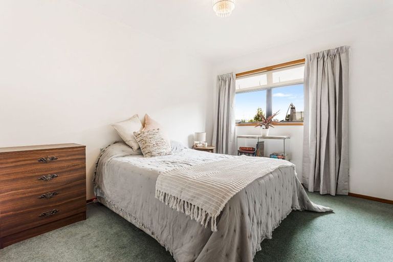 Photo of property in 14a Chablis Place, Henderson, Auckland, 0612