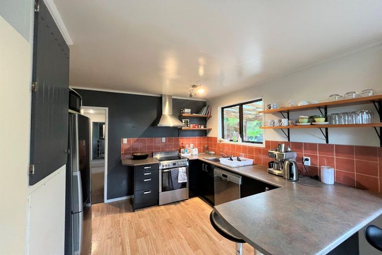 Photo of property in 16 Panzic Place, Glen Eden, Auckland, 0602