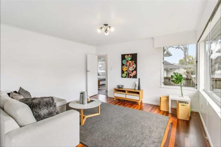 Photo of property in 1/29 Woodside Road, Massey, Auckland, 0614