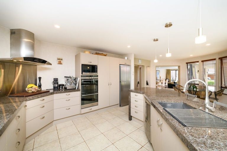 Photo of property in 4 The Strand, Fitzherbert, Palmerston North, 4410