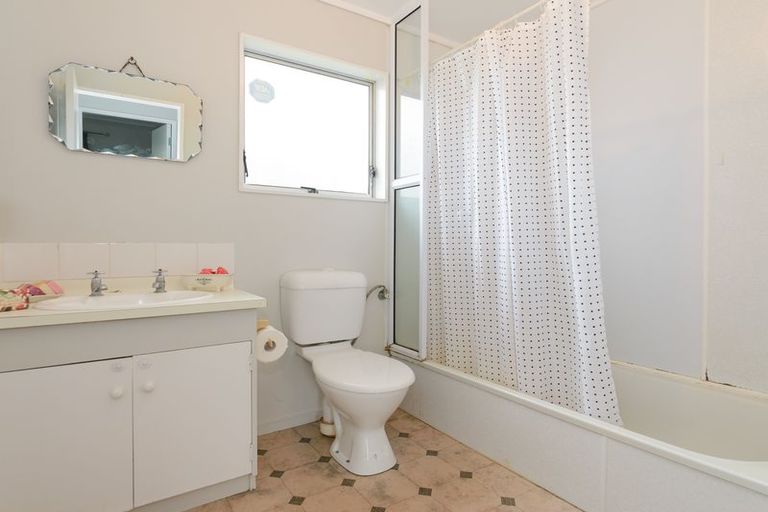 Photo of property in 29 Acacia Street, Kelvin Grove, Palmerston North, 4414