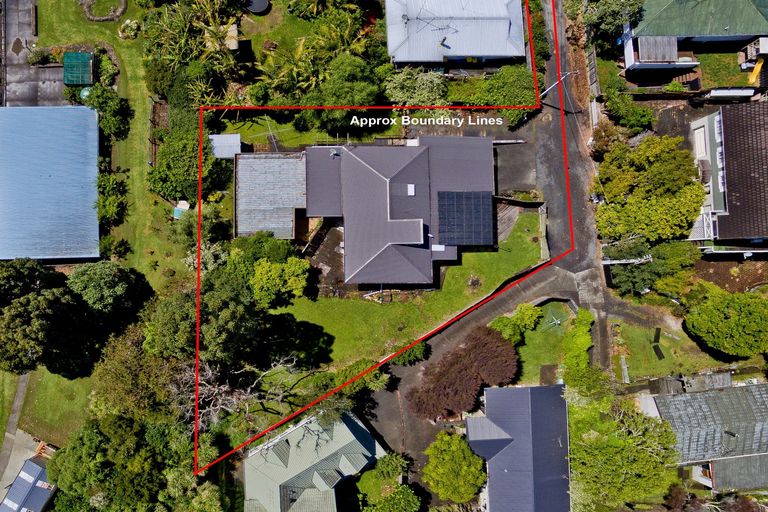 Photo of property in 130 Verran Road, Birkdale, Auckland, 0626