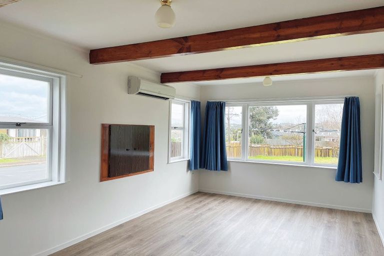 Photo of property in 3 Trinidad Road, Sunnynook, Auckland, 0620