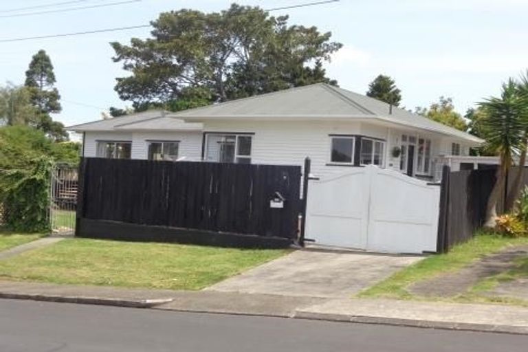 Photo of property in 1/29 Tahi Terrace, Glen Eden, Auckland, 0602